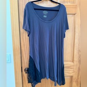 Torrid super soft handkerchief hem shirt